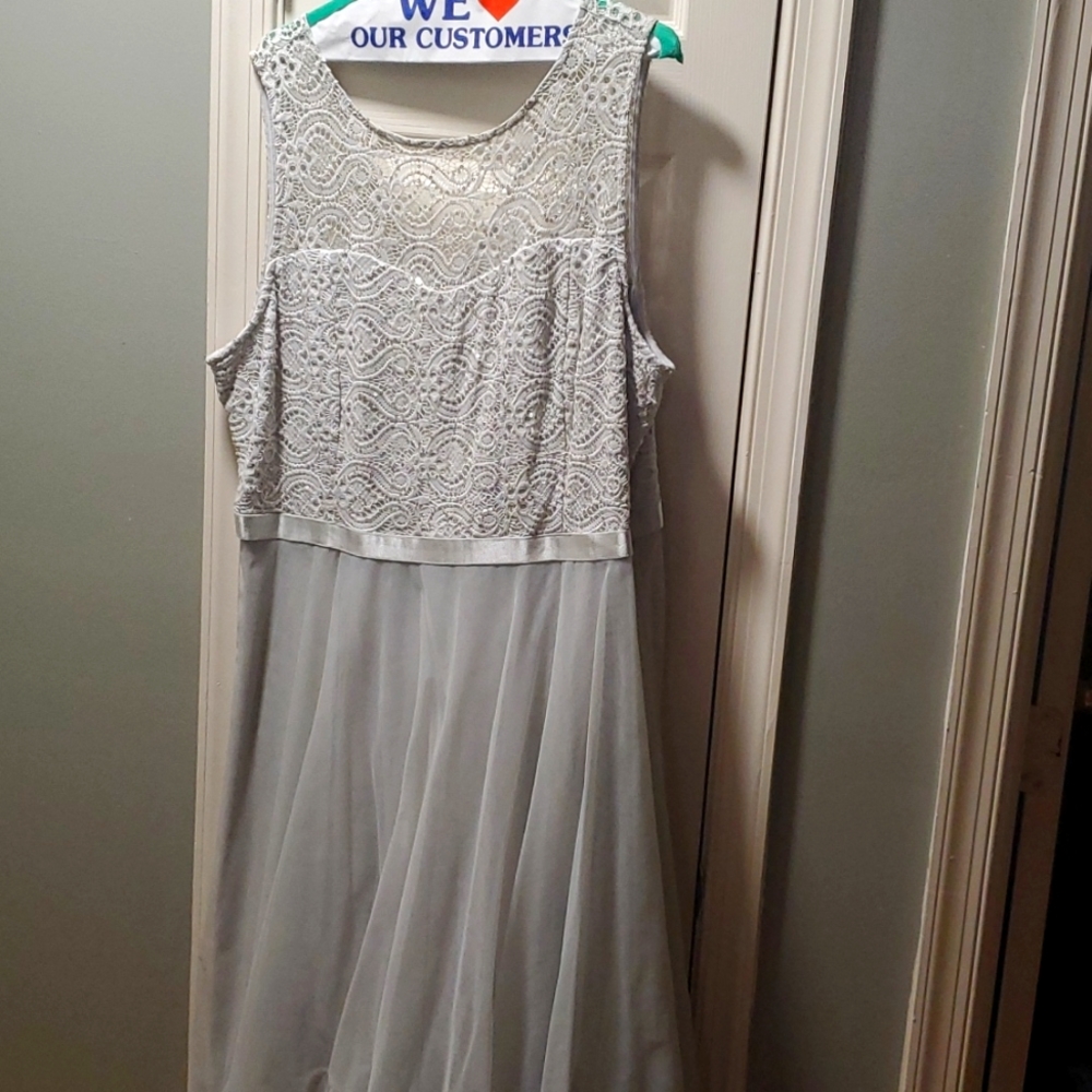 Torrid formal gown in excellent condition size 22